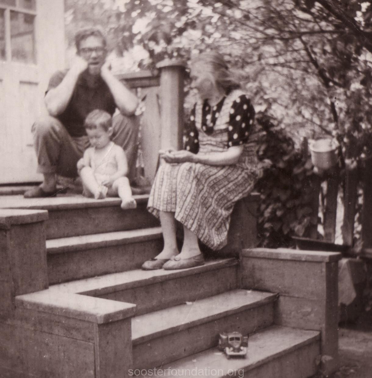 At the dacha in Yurlovo with his son and mother